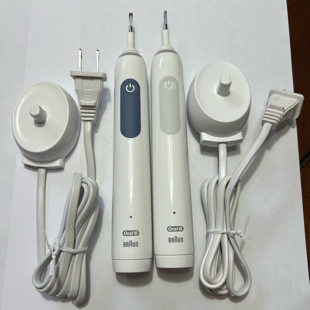 Oral-B Braun Electric Toothbrush Set - White